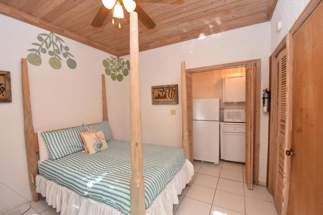 The Sugar Apple Lodging Dunmore Town Exterior photo