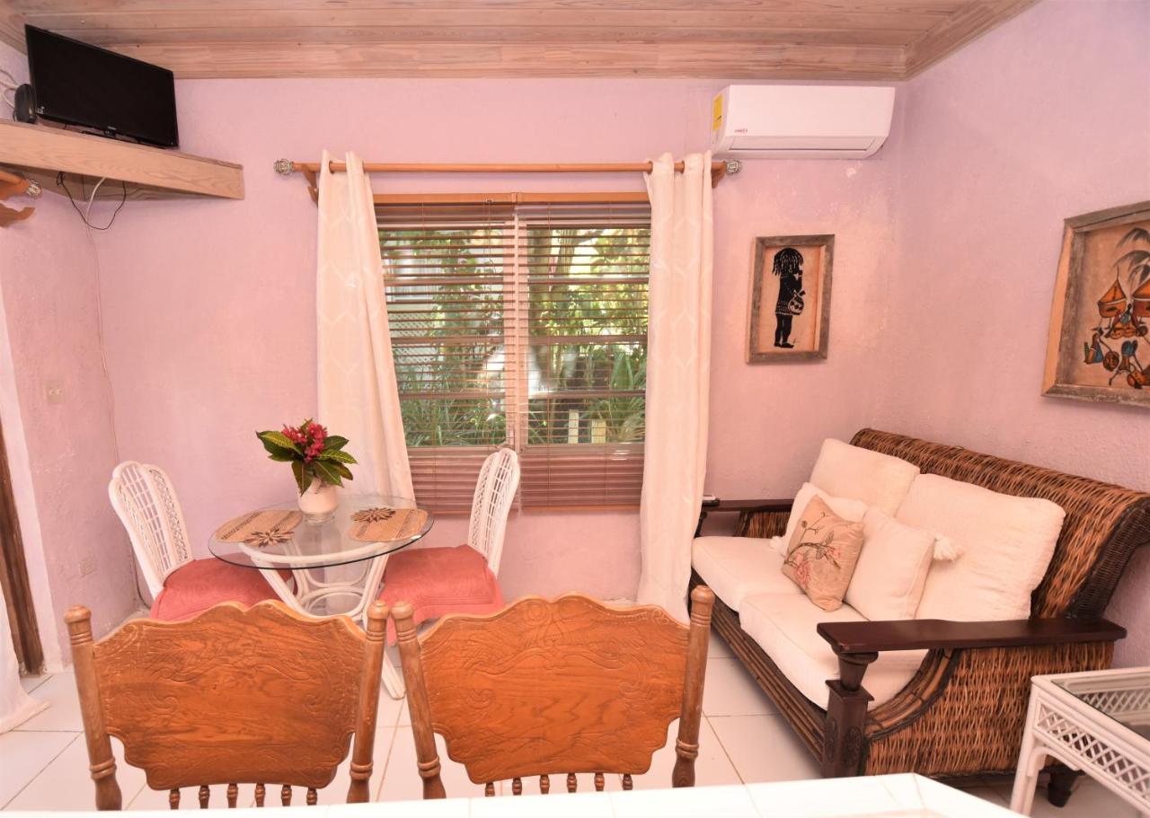 The Sugar Apple Lodging Dunmore Town Exterior photo
